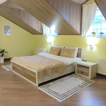 Апартаменти Сонячна Мансарда Кам'янець-Подільский Екстер'єр фото